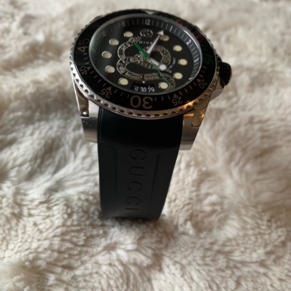 Gucci Dive Watch Quartz Mens - Picture 7 of 9